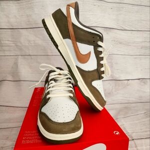 Size 9.5 - Nike Dunk Premium Low Medium Olive Hemp FQ8250-200